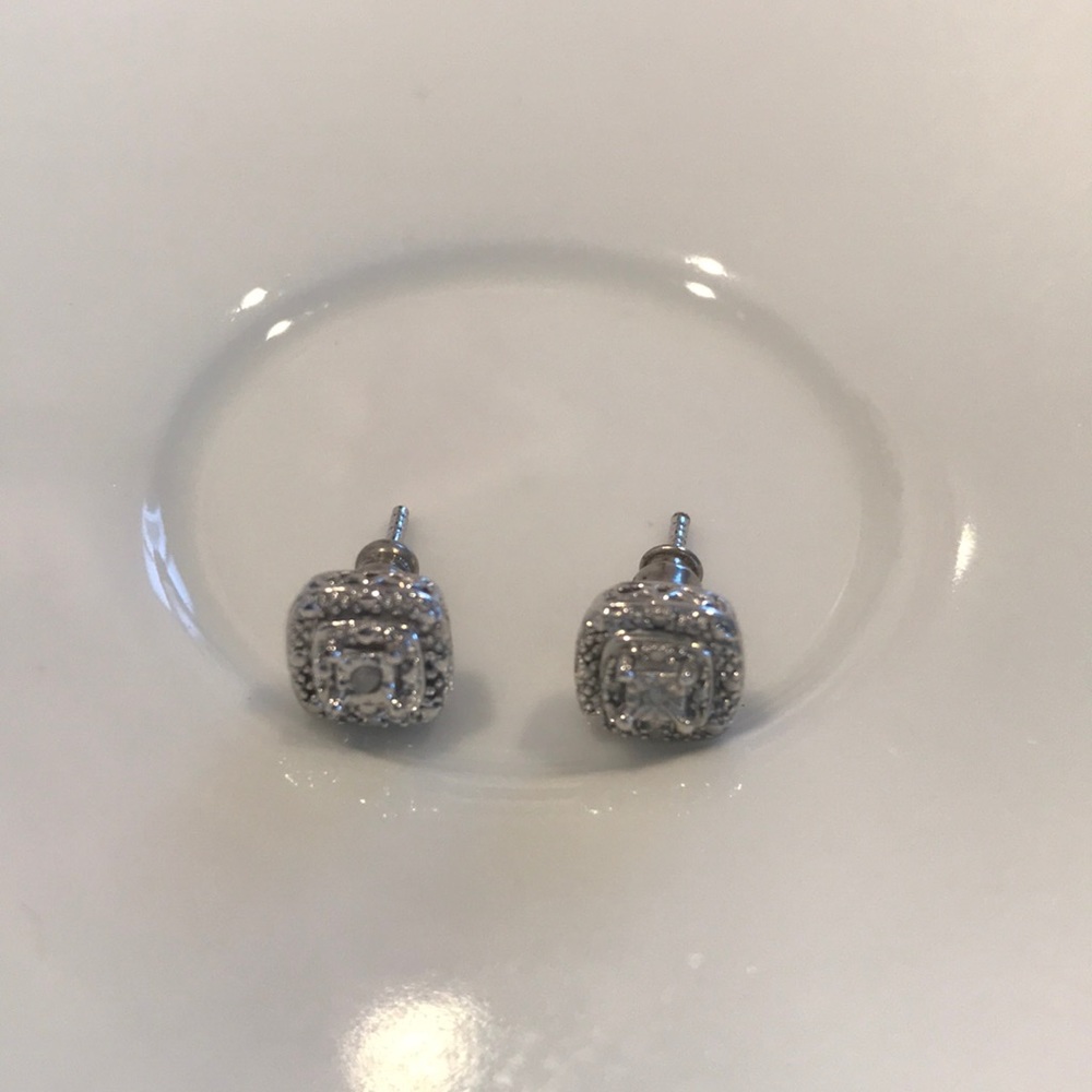 Diamod Accent Studs